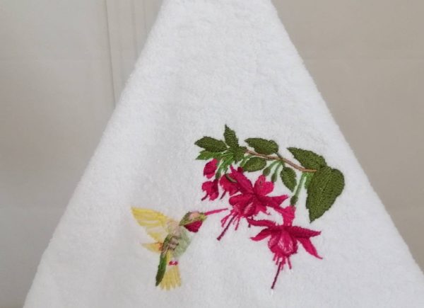 Hummingbird embroidered round soft towels - Image 3