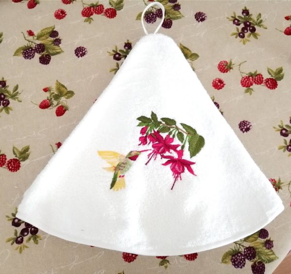 Hummingbird embroidered round soft towels - Image 4